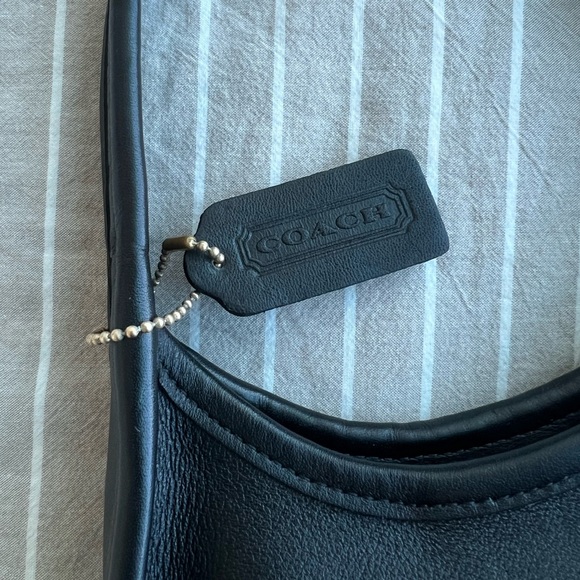 Vintage Coach Mini Ergo Bag 9027 in Black Leather - Picture 6 of 10